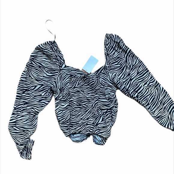 H&M Tops - H&M zebra print blouse with puffed sleeves
